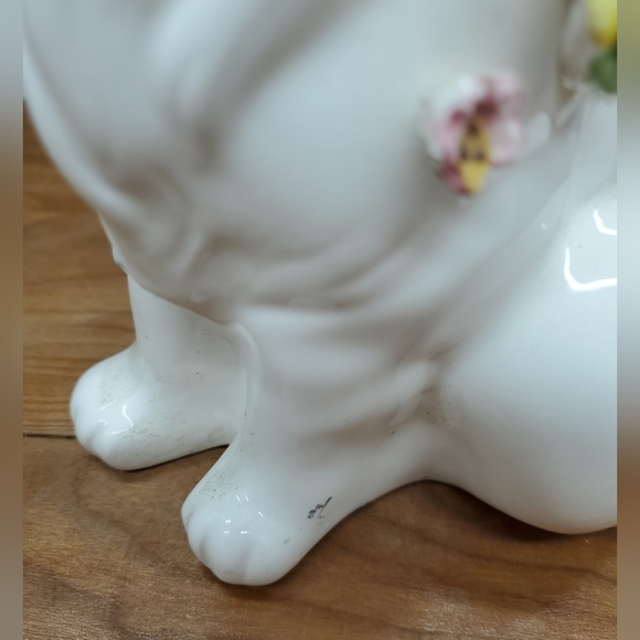 Artistic Gifts Inc Ceramic White Cat with Flowers & Bow Made In Taiwan Vintage - Picture 3 of 9
